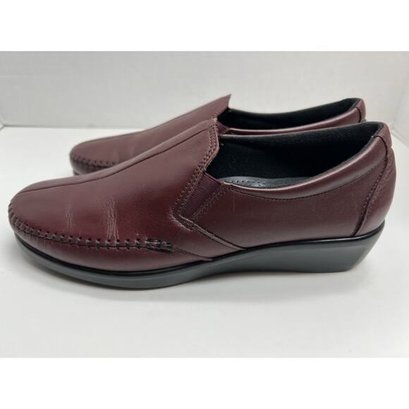 SAS Women’s Dream Wine Leather Slip On Shoes 1.5” Heel Size 8.5 Medium - Picture 3 of 11